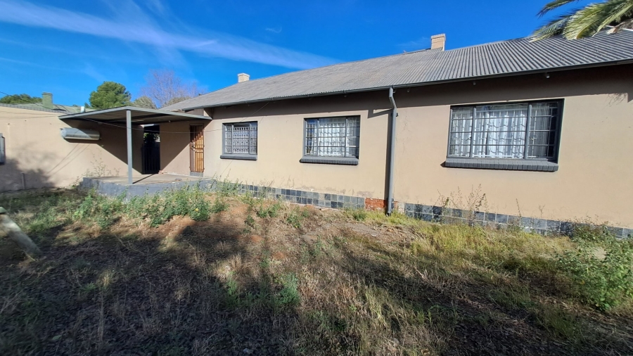 7 Bedroom Property for Sale in Willows Free State
